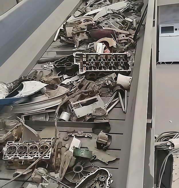 路友錘式破碎機(jī)，適配各類雜鋼、雜鋁混合物料，破碎均勻、分選高效，輕松解決混雜金屬處理難題。